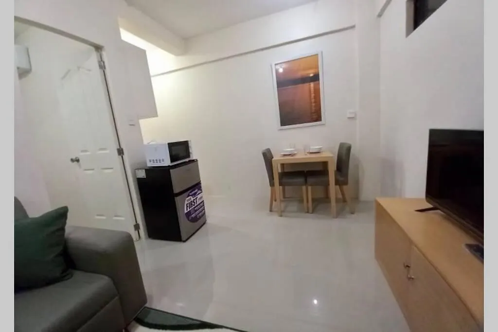 Modern 1-bedroom condo in vibrant Malabanias Ángeles Filipinas